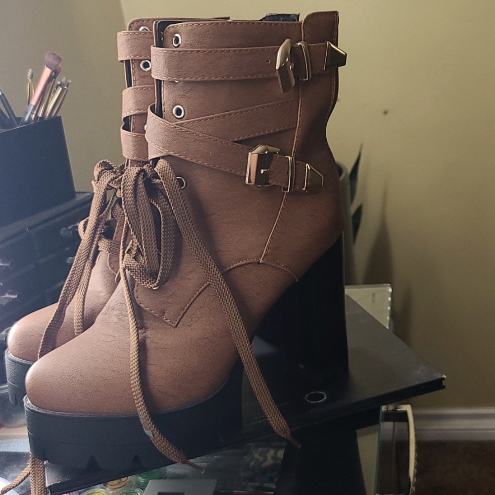 Cynllio Women's Chunky Block Heel Waterproof Military Combat Booties Fashion Lac